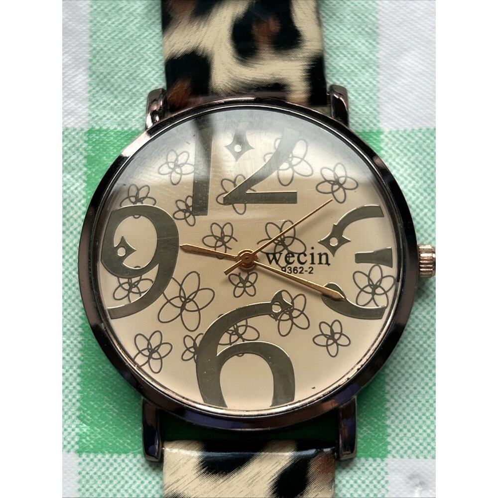 Wecin Cheetah Print Band Women’s Quartz Watch